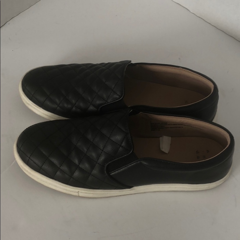 Women’s sz 9 quilted slip on from Target